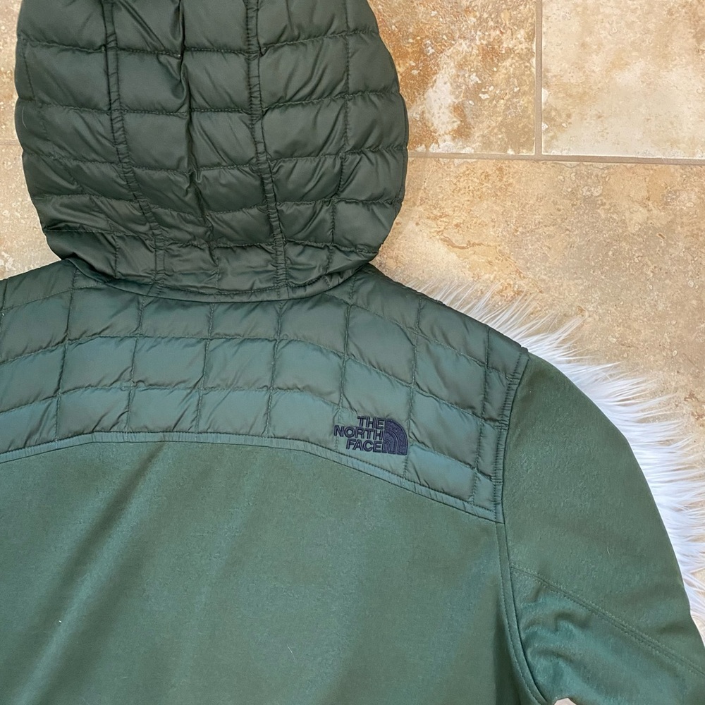 The North Face Shell-Style Jacket. Large - image 6